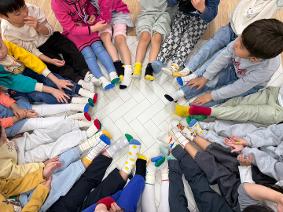 한가람유치원, 다름을 신고 등원했어요! ‘달짝 양말 신기 캠페인’ 실시